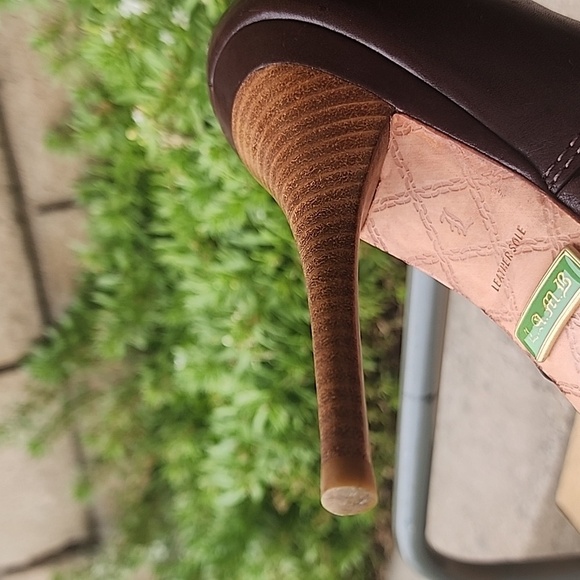 L.A.M.B. TAMMY Peep toe Heels in Brown, Size 9. - Picture 11 of 12